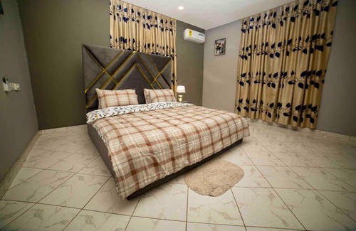 Accra Apartamento | CZECH HOUSE , entire 3 bedroom, Amasaman - Accra