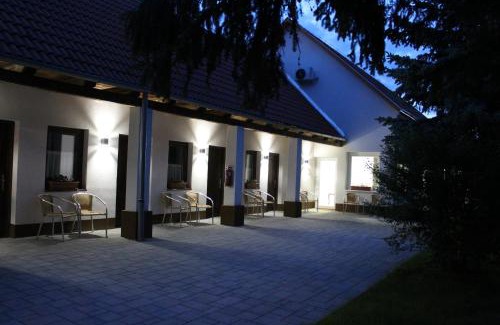 Oroszlany Cama Y Desayuno | Czermann Holiday Inn