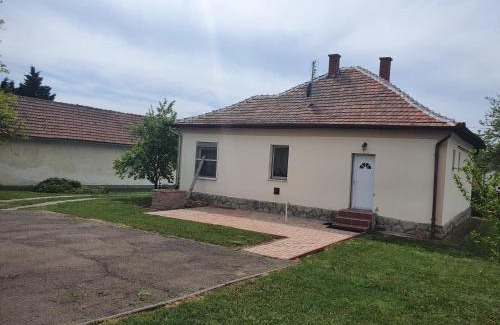 Poroszlo Apartamento | Czinege Vendégház - Kis ház