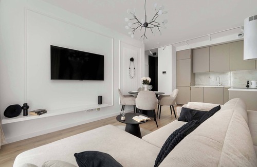 Wroclaw City Center Apartamento | Czysta 4 Wrocław | Stylish, Beige Apartment | Balcony | Parking