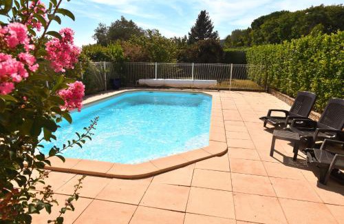 Montelimar Casa | Décompression assurée - Super Calme - Jacuzzi Chauffé à remous - Jardin et Terrasse - Clim - Salle de Jeux avec Fresque Provençale - Grande Piscine Partagée au Sel - Maison spacieuse, tout équipée et joliment décorée - Proche des commodités