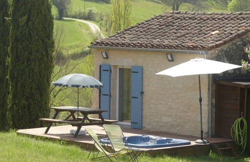 Souel Cabaña | Puech Cherie-Gîte-Rural-Baño con bañera-Vista a lugar emblemático