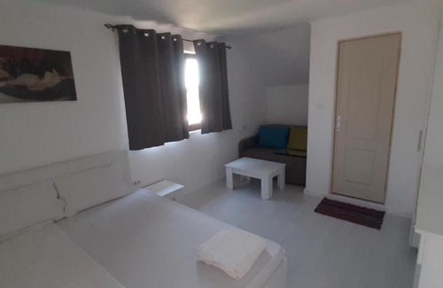 Corbu Casa | Dă-i pace