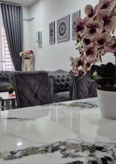 Gua Casa | D'Lena homestay