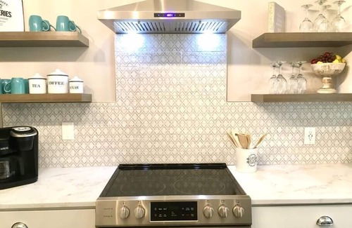 Newton Casa | D-Liteful Stay in Downtown Newton