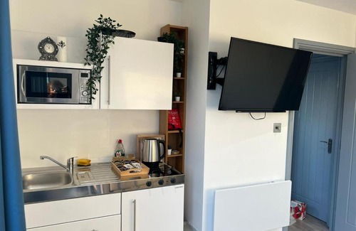 Roding Apartamento | D Lovely Multi Use 1 Bed Loft Apartment with Parking