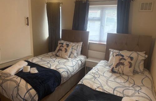 Belvedere Apartamento | D'Luxe Royal 3 bedrooms house in Abbeywood, London