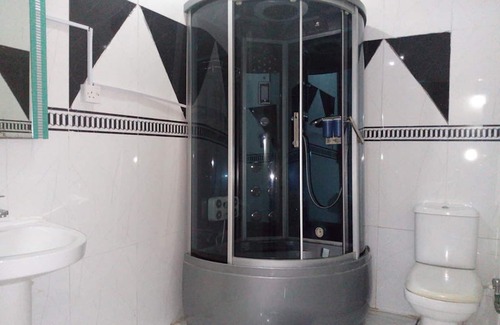 Oshodi-Isolo Hotel | D'Luxx Villa & Suites
