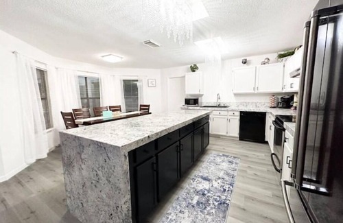 San Antonio Casa | D'Oasis "Pool Paradise" Hot tub, Sleeps19 Pet friendly, Come Celebrate BOOK IT!