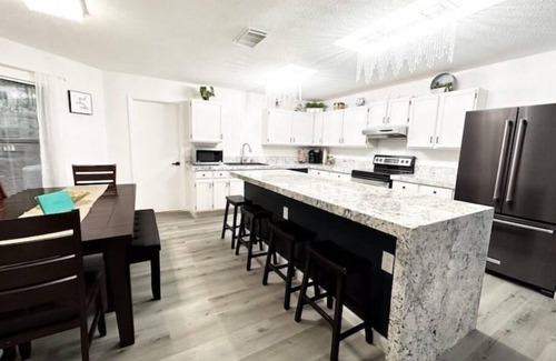San Antonio Casa | D'Oasis "Pool Paradise" Hot tub, Sleeps19 Pet friendly, Come Celebrate BOOK IT!