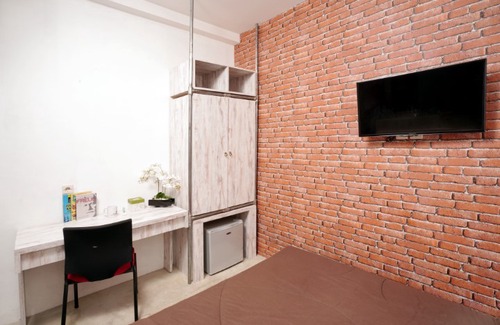 Depok Hotel | D'Paragon Seturan 1