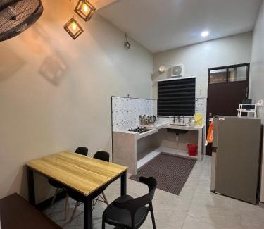 Kuala Terengganu Casa | D' Ulfah Suite & Homestay Kuala Terengganu near Drawbridge Pasar Payang Pantai Batu Burok UMT UNISZA