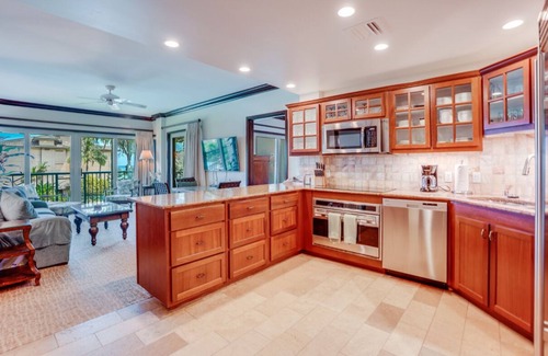 Wailua Condominio | Waipouli Beach Resort D304 - 2 King Beds - Ocean View Suite with AC in Kapaa!