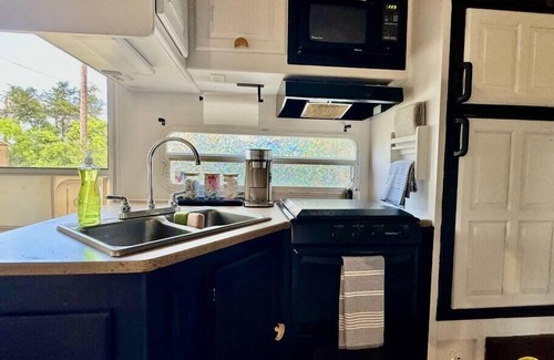 Dripping Springs Casa | D6 Moonlight RV: Hike/Swim/Yoga