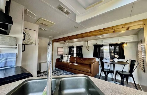 Dripping Springs Casa | D6 Moonlight RV: Hike/Swim/Yoga