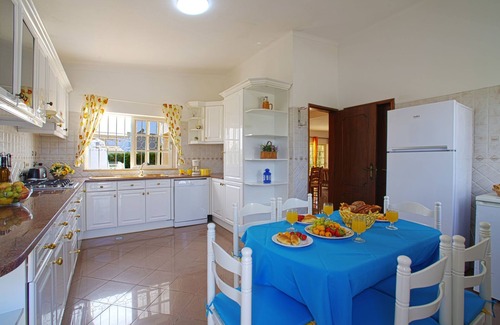 Cerca Velha Casa | Da Bela Vista by Interhome