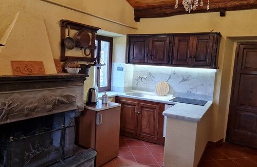 Casola in Lunigiana Casa | " DA ERCOLE " LUXURY HOLIDAY HOME WITH SWIMMING POOL, JACUZZI AND GARDEN.