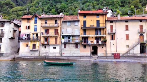 Colonno Apartamento | Da Mirella apri la finestra e innamorati del lago!