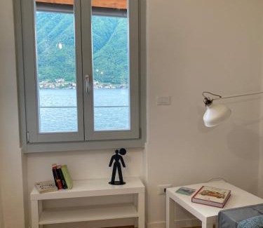 Colonno Apartamento | Da Mirella apri la finestra e innamorati del lago!