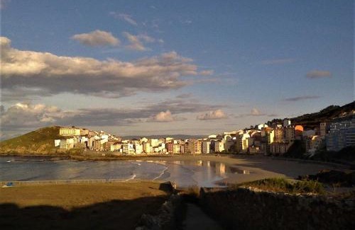 Malpica de Bergantinos Apartamento | Dachwohnung mit Terasse und Meerblick unweit des Strandes