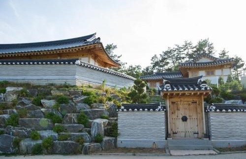 Ansan Casa | Daebudo Paper Museum Hanok Pension