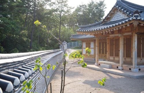 Ansan Casa | Daebudo Paper Museum Hanok Pension