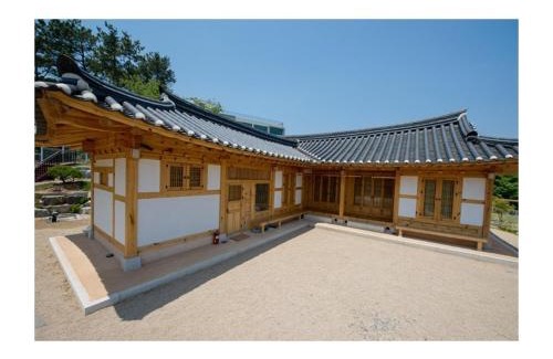 Ansan Casa | Daebudo Paper Museum Hanok Pension