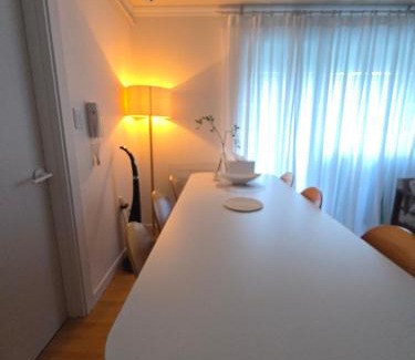 Daemyeong-dong Apartamento | Daegu, Apsan, Room 2, Spacious Living Room, Emotional Dining, Pretty Bathtub, Parking Guaranteed