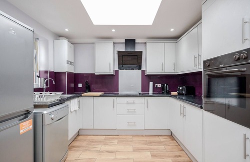 River Casa | Dagenham Dream House - 4 Bedrooms