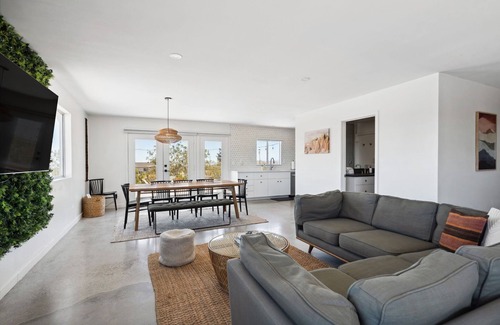 Landers Casa | Dagger Tree Oasis by Homestead Modern