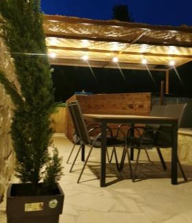 Kannaviou Casa | Daglas suit