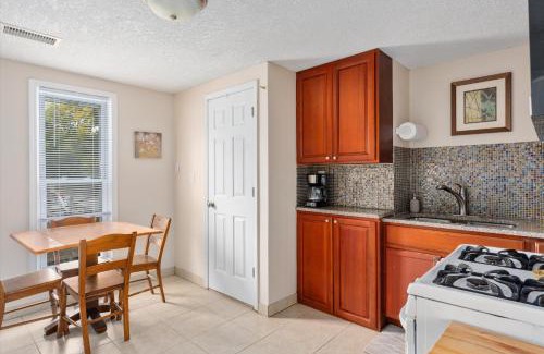 Corcoran Apartamento | Dahlia Apartment - In Quiet Corcoran Neighborhood with Easy Access to Downtown