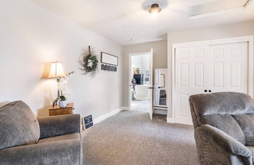 Carver Otro | Beautiful Dalia Farm home near the Columbia River Gorge!