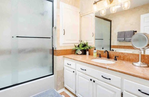 Carver Otro | Beautiful Dalia Farm home near the Columbia River Gorge!
