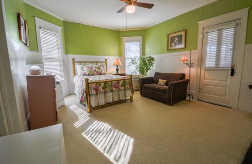 Lindley Park Cama Y Desayuno | Dailey Renewal Retreat Bed & Breakfast