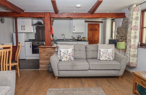 Ash Mill Cabaña | DAIRY COTTAGE, pet friendly, with a garden in South Molton
