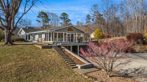 Candler Casa | Daisy Farm by Carolina Mornings