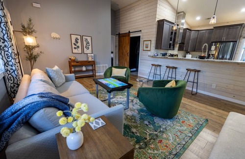 Normal Casa | Daisy Lane | Hot Tub | Heated Pool | Pool House