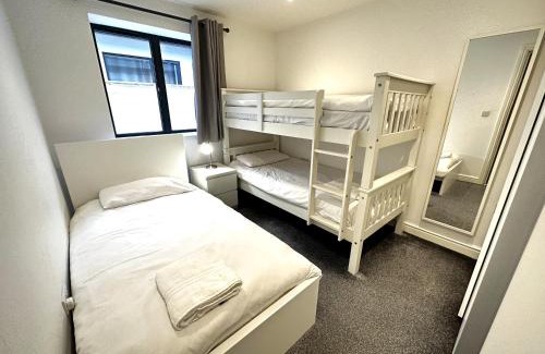 Kidlington Apartamento | Daisy Lodge - Spacious Two Bed Flat - Parking, Netflix, WIFI - Close to Blenheim Palace & Oxford - F1