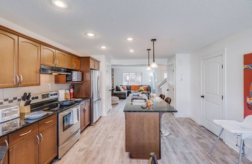Southwest Edmonton Casa | Daisy - Modern 3BR Home | Glenridding Area | BBQ