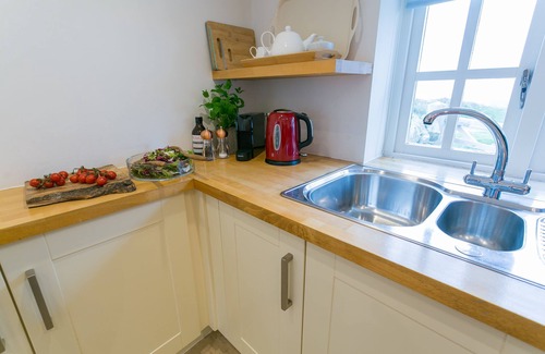 Llanfaethlu Apartamento | Daisy Moo - sleeps 6 guests in 3 bedrooms