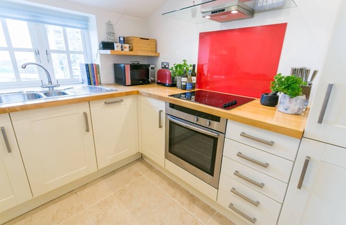 Llanfaethlu Apartamento | Daisy Moo - sleeps 6 guests in 3 bedrooms