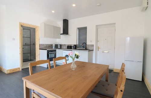 Earls Barton Cabaña | DAISY, pet friendly, character holiday cottage in Northampton