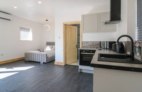 Earls Barton Cabaña | DAISY, pet friendly, character holiday cottage in Northampton
