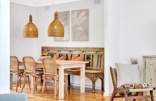 Port Noarlunga South Casa | Daisy's Beachside Cottage-Picnic Garden & Games