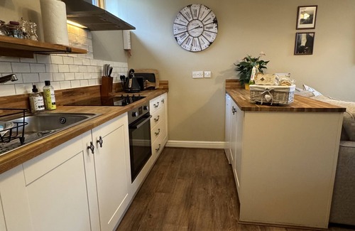 Picklescott Cabaña | Daisy's Place - sleeps 2 guests in 1 bedroom