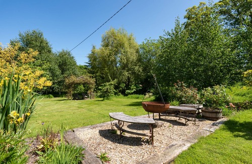 Picklescott Cabaña | Daisy's Place - sleeps 2 guests in 1 bedroom