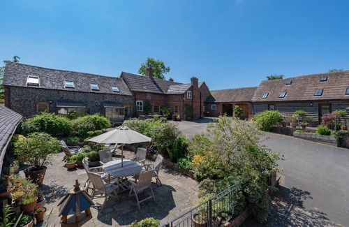 Picklescott Cabaña | Daisy's Place - sleeps 2 guests in 1 bedroom