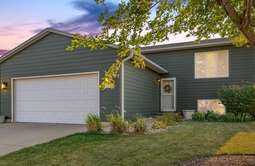 Buffalo Ridge Casa | Dakota Cozy - Beatiful 9 Person Westside Home