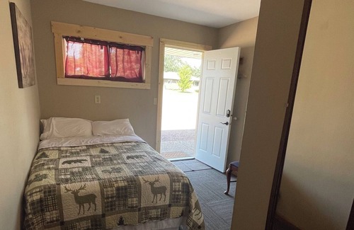 Faulkton Casa | Dakota Landing Cabins & Motel: Room #4-Cozy, newly remodeled motel room